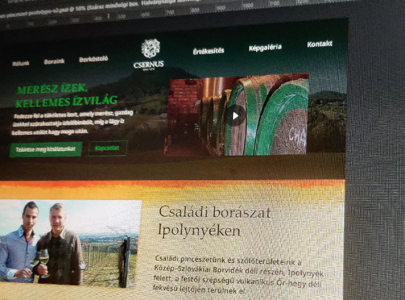 Bepillantás a Csernus pincészet weboldalának tervezési fázisába az Adobe Photoshop programban